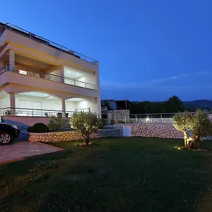  Apartment Residenca